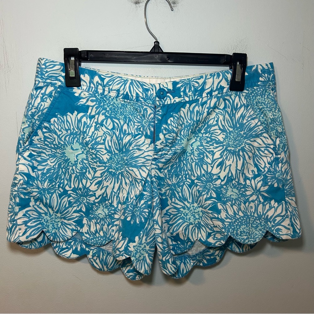 Lilly Pulitzer Blue & White Floral The Buttercup Shorts Size 4